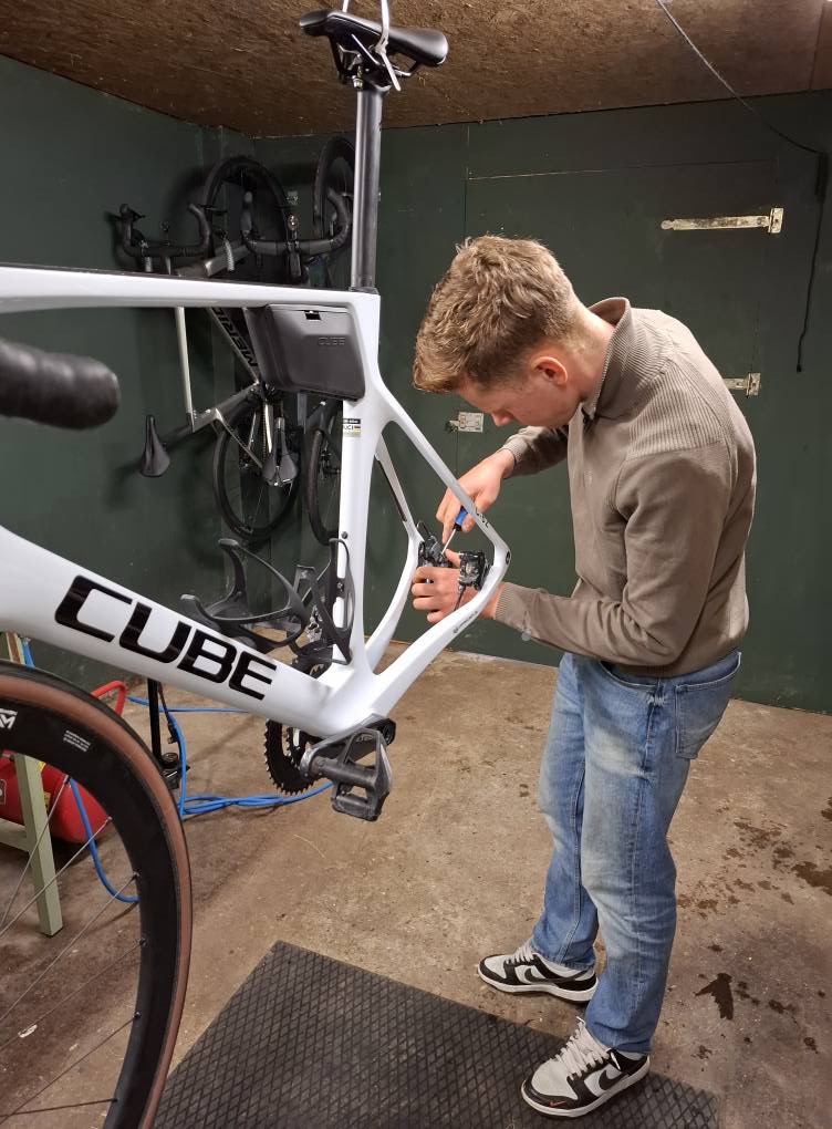 Vakkundige reparaties in de nieuwe werkplaats